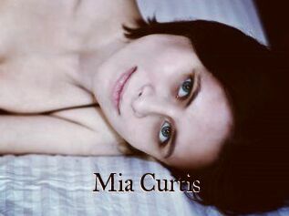 Mia_Curtis