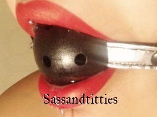 Sassandtitties