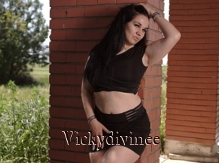 Vickydivinee